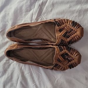 Naturalizer woven leather slip on shoe 8.5